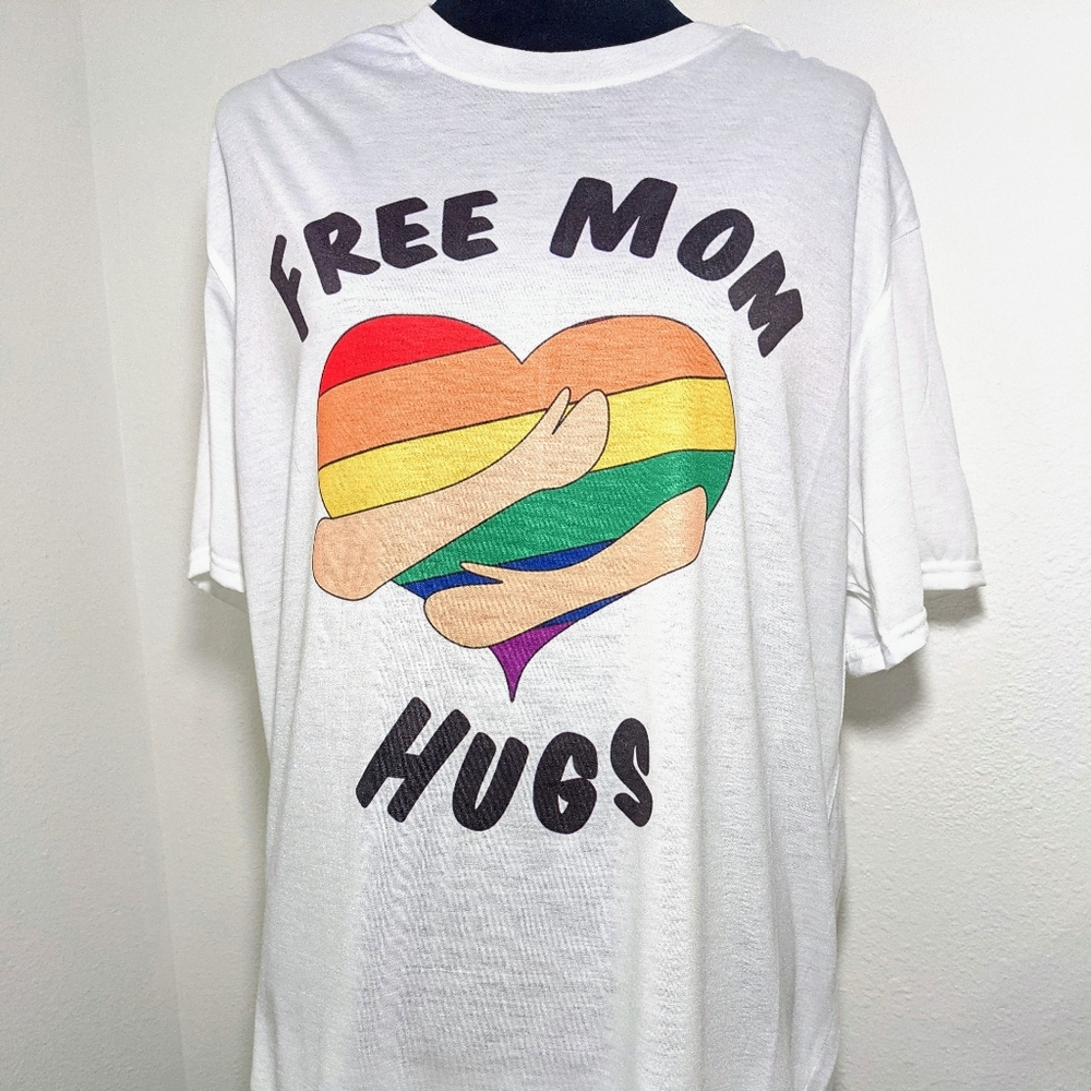 🔶️Free Mom Hugs Pride Shirt - Picture 1 of 1
